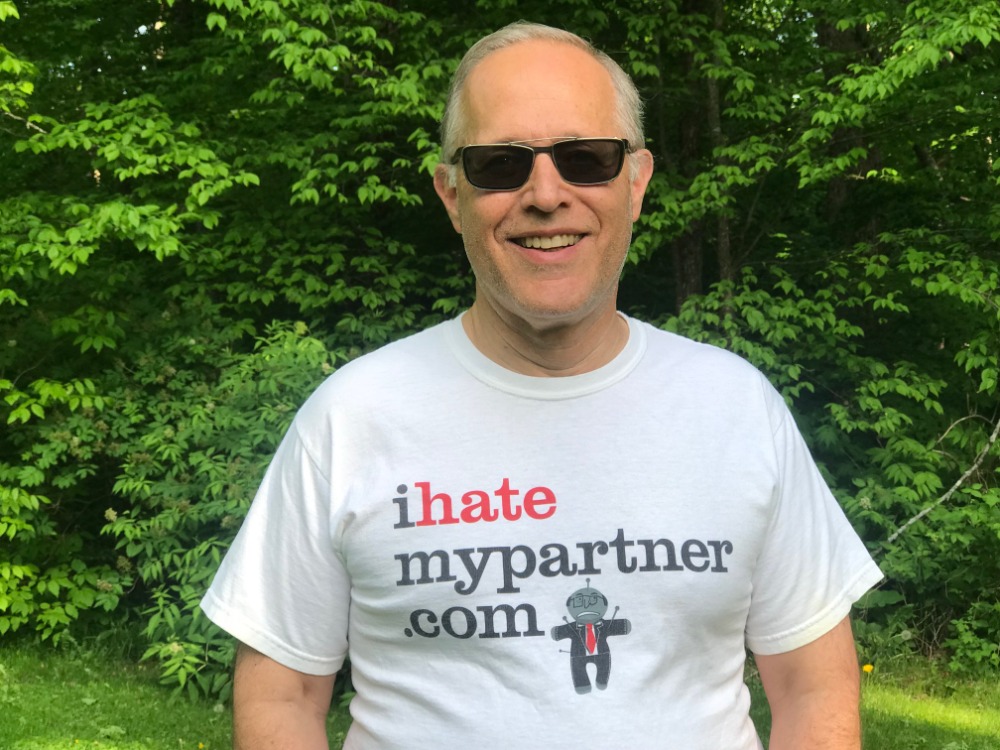 The author wearing sunglasses and a T-shirt with the words "ihate my partner.com"