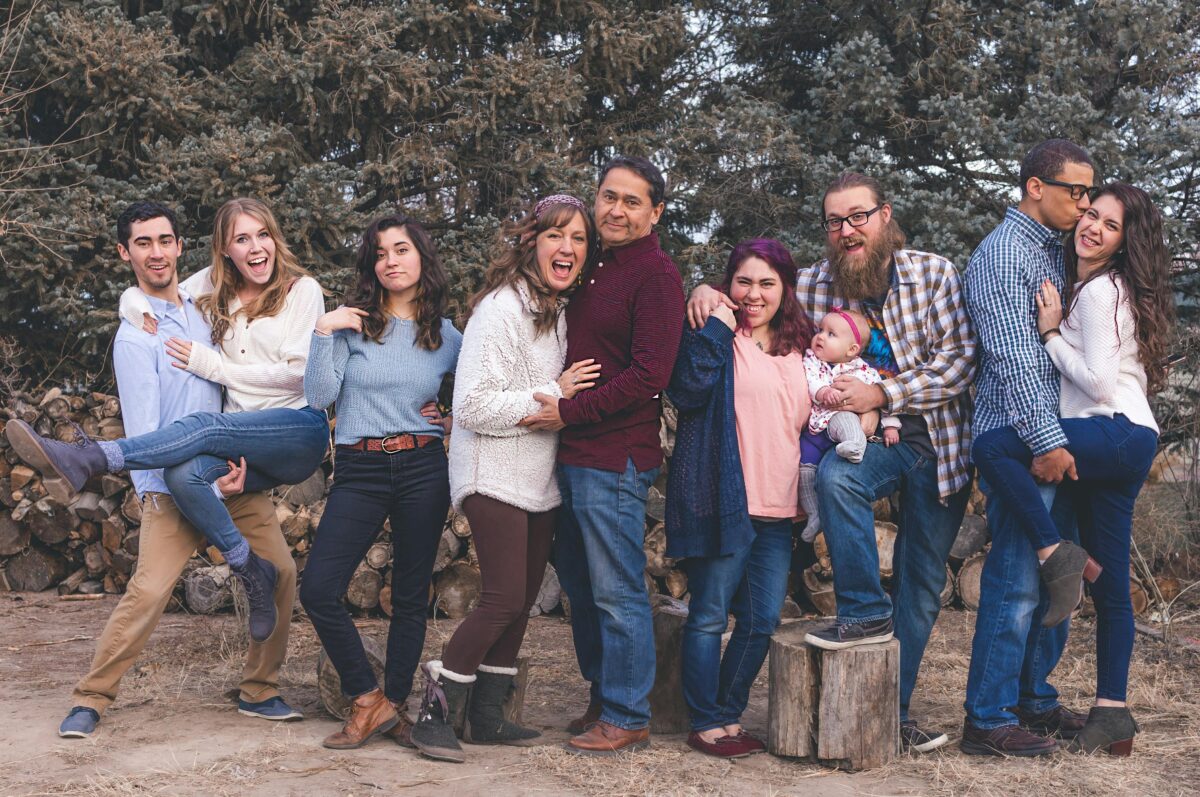 Members of a large family posing for a picture.